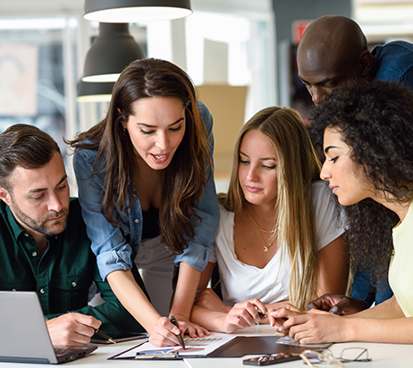 Groupe personnes travaillant ensemble